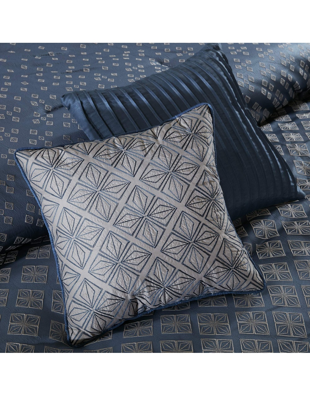 ombre-navy-blue-jacquard-bedding-set-4